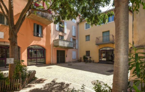 Nice Apartment In Lisle-Sur-La-Sorgue With Wifi